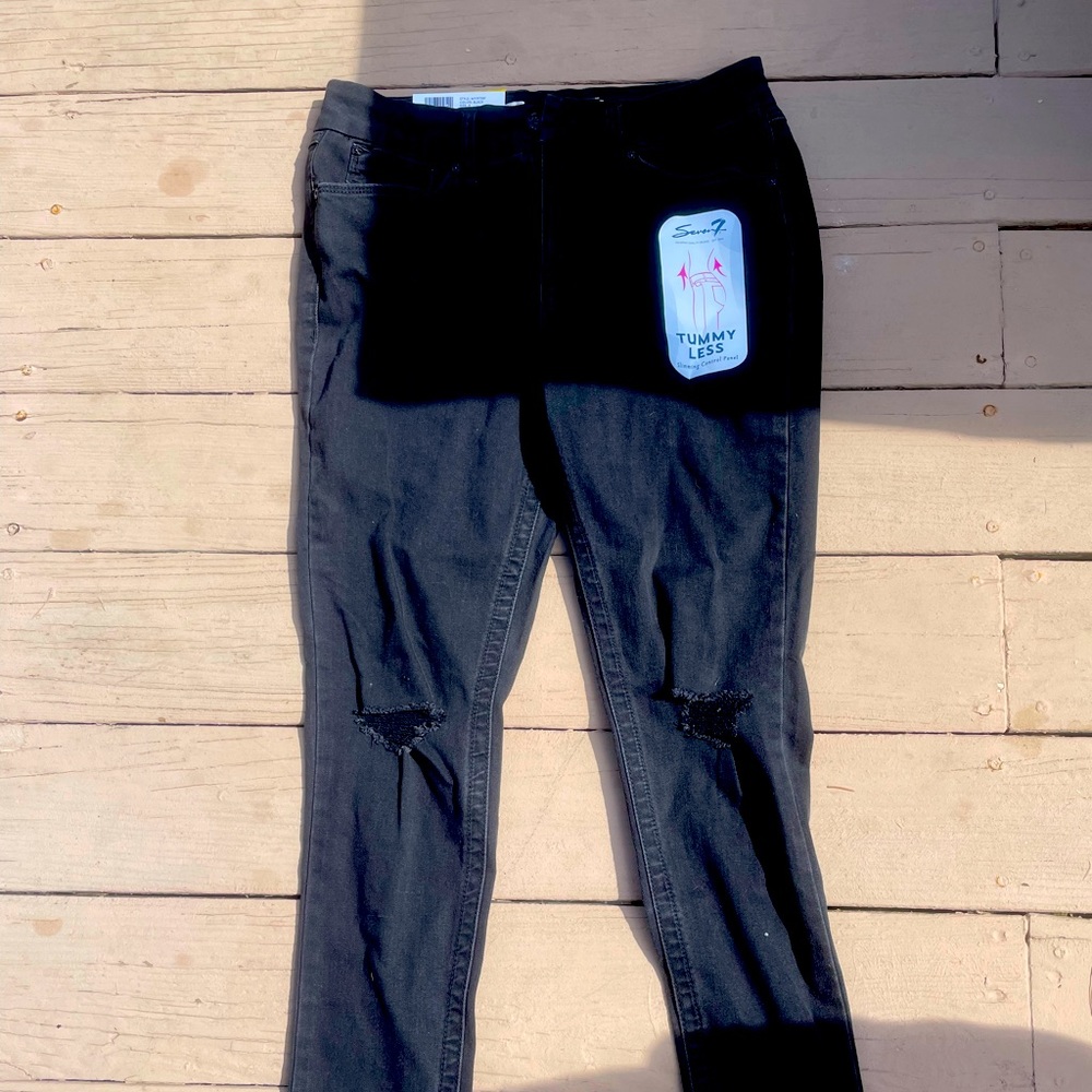 Black contour jeans